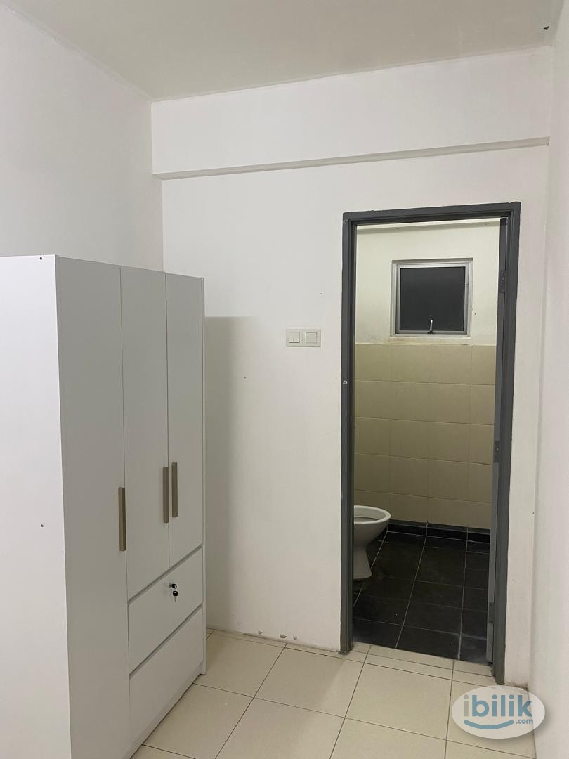 Image 1 of Master Room at Batu Kawan, Seberang Perai - Room rental in 