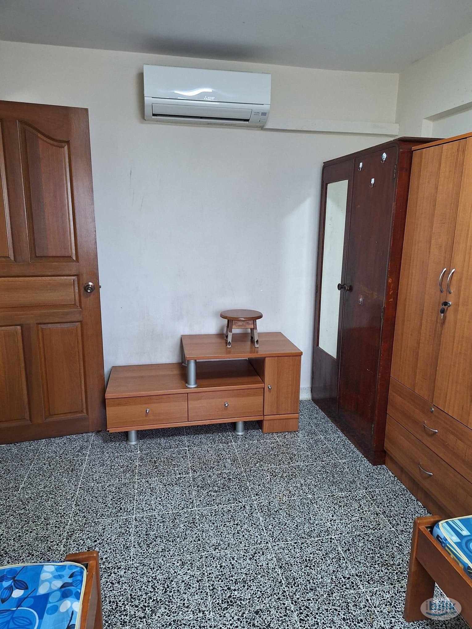 Image 5 of 2 or 3 female room - Room rental in 