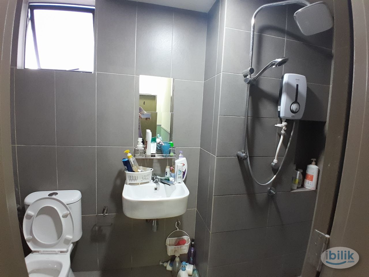 Image 3 of ✨[Astetica Residence] Medium Room With Aircond Rent Near KTM, Hospital , UPM Seri Kembangan ✨ 🏘 - Room rental in 