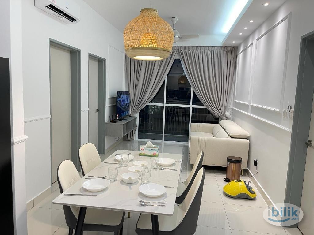 Image 2 of Middle Room at Pinnacle, Sri Petaling near Pavilion Bukit Jalil, close to Cafes, Bars, Supermarkets & Grocery Stores - Room rental in 