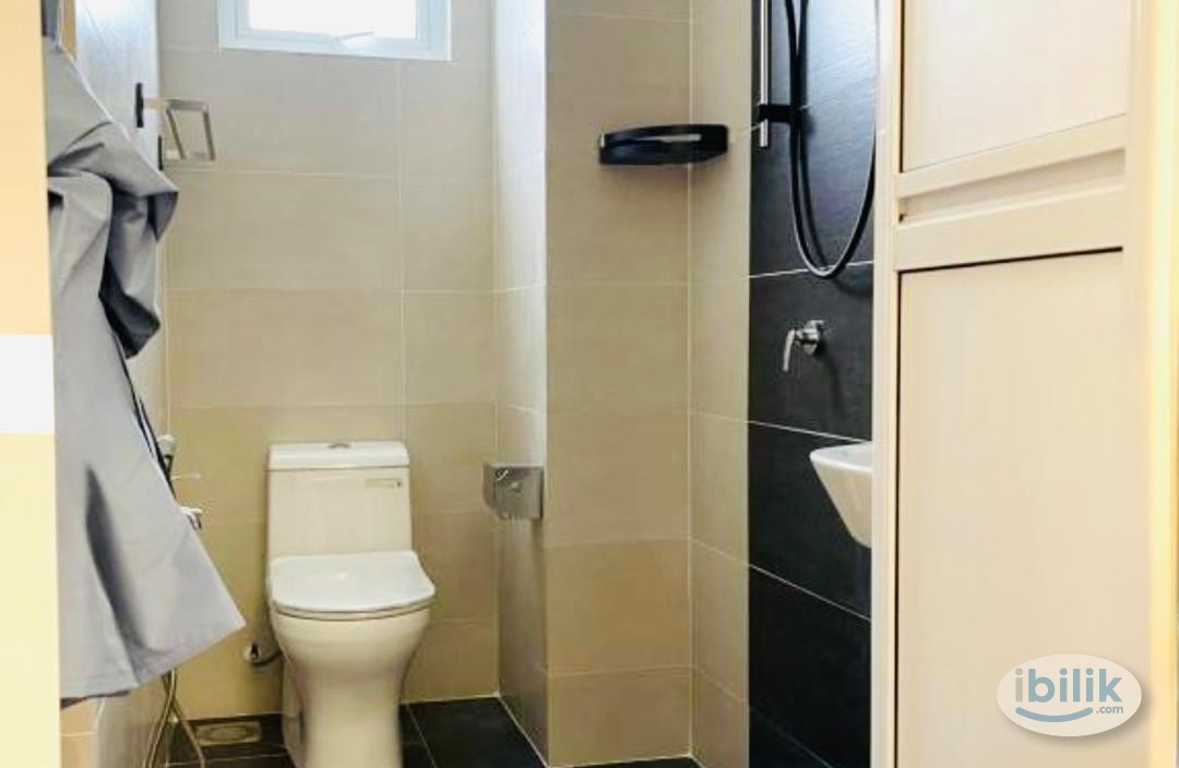 Image 4 of Middle Room at Pinnacle, Sri Petaling near Pavilion Bukit Jalil, close to Cafes, Bars, Supermarkets & Grocery Stores - Room rental in 