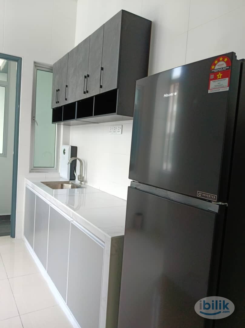Image 2 of Single Room Available At BM City Penthouse - Room rental in 