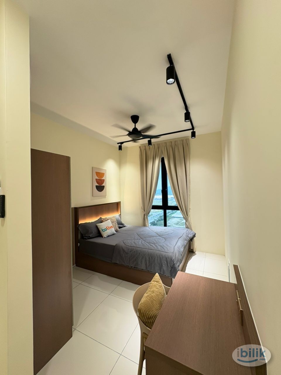 Image 1 of FULLY FURNISHED Master Bedroom at VIVO Executive Apartment, BATU KAWAN - Room rental in 