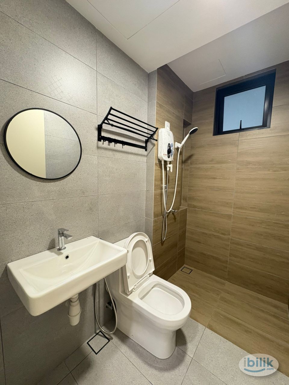 Image 5 of FULLY FURNISHED Middle Bedroom at VIVO Executive Apartment, Batu Kawan - Room rental in 