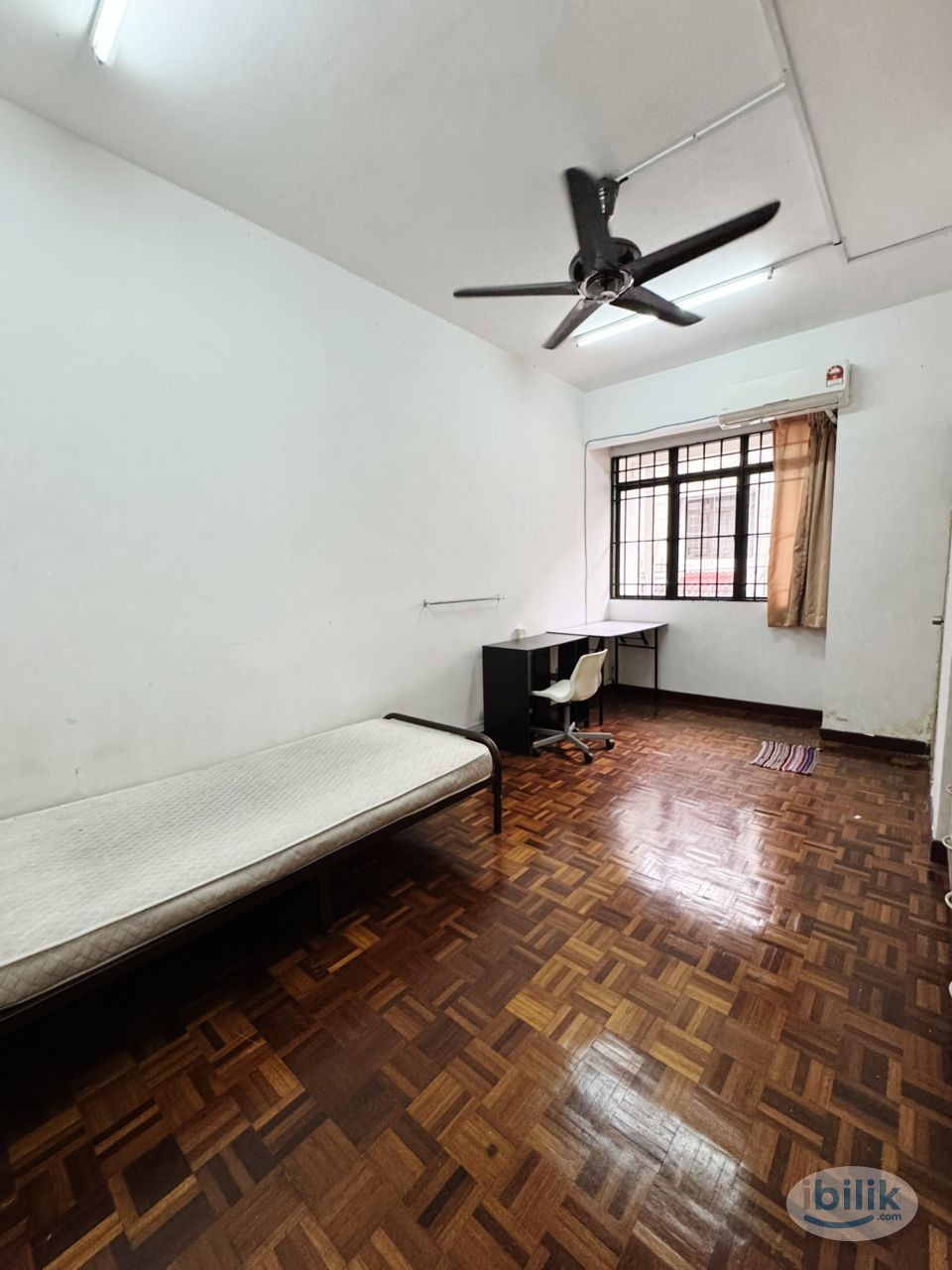 Image 1 of Walking distance to MRT Bandar Utama Fully Furnish Middle Room at Bandar Utama Low Deposit - Room rental in 