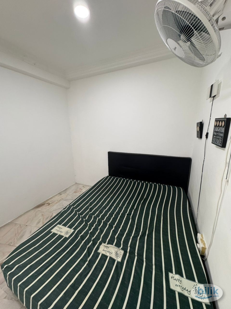 Image 2 of Middle Room at Bukit Pandan 1, Pandan - Room rental in 