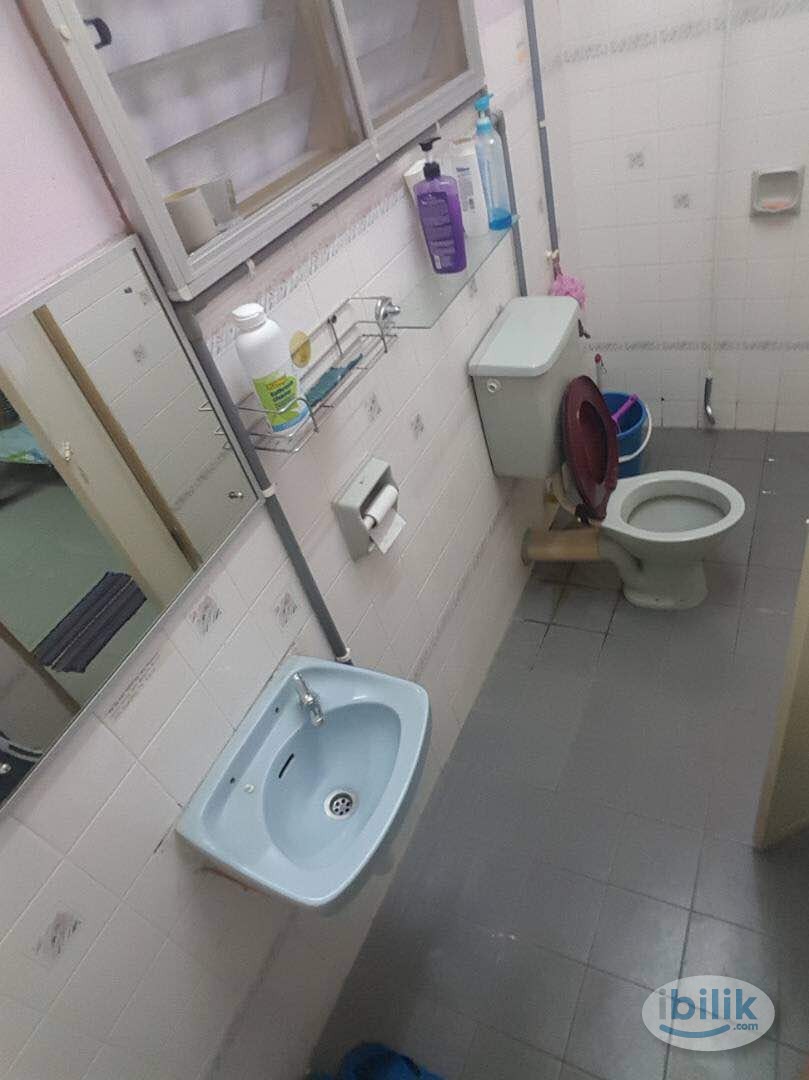 Image 2 of Middle Room at USJ 6, UEP Subang Jaya - Room rental in 
