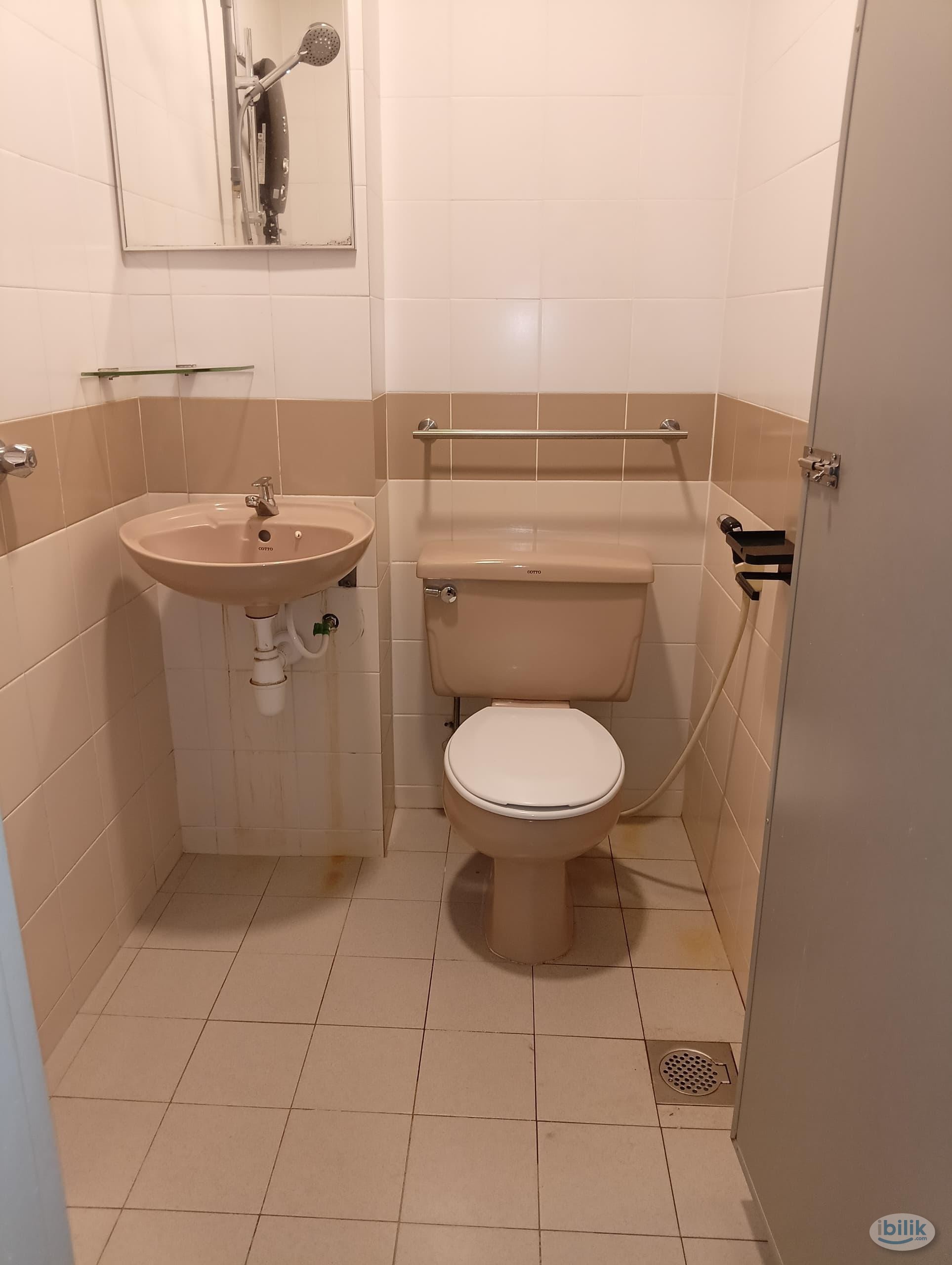 Image 4 of 🤩ZERO DEPOSIT ✅ Master Room with Private Toilet @ Petaling Street, - Room rental in 