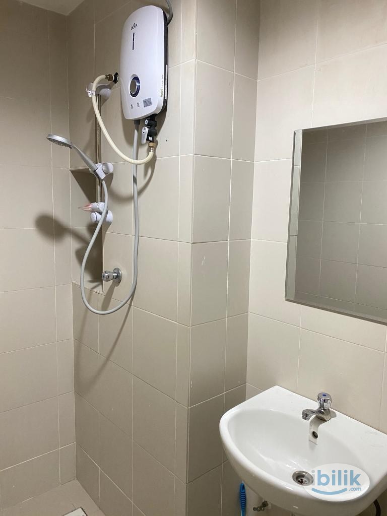Image 1 of Fully Furnished, WiFi, AC, Cozy Middle Room at Setiawalk, Pusat Bandar Puchong - Room rental in 