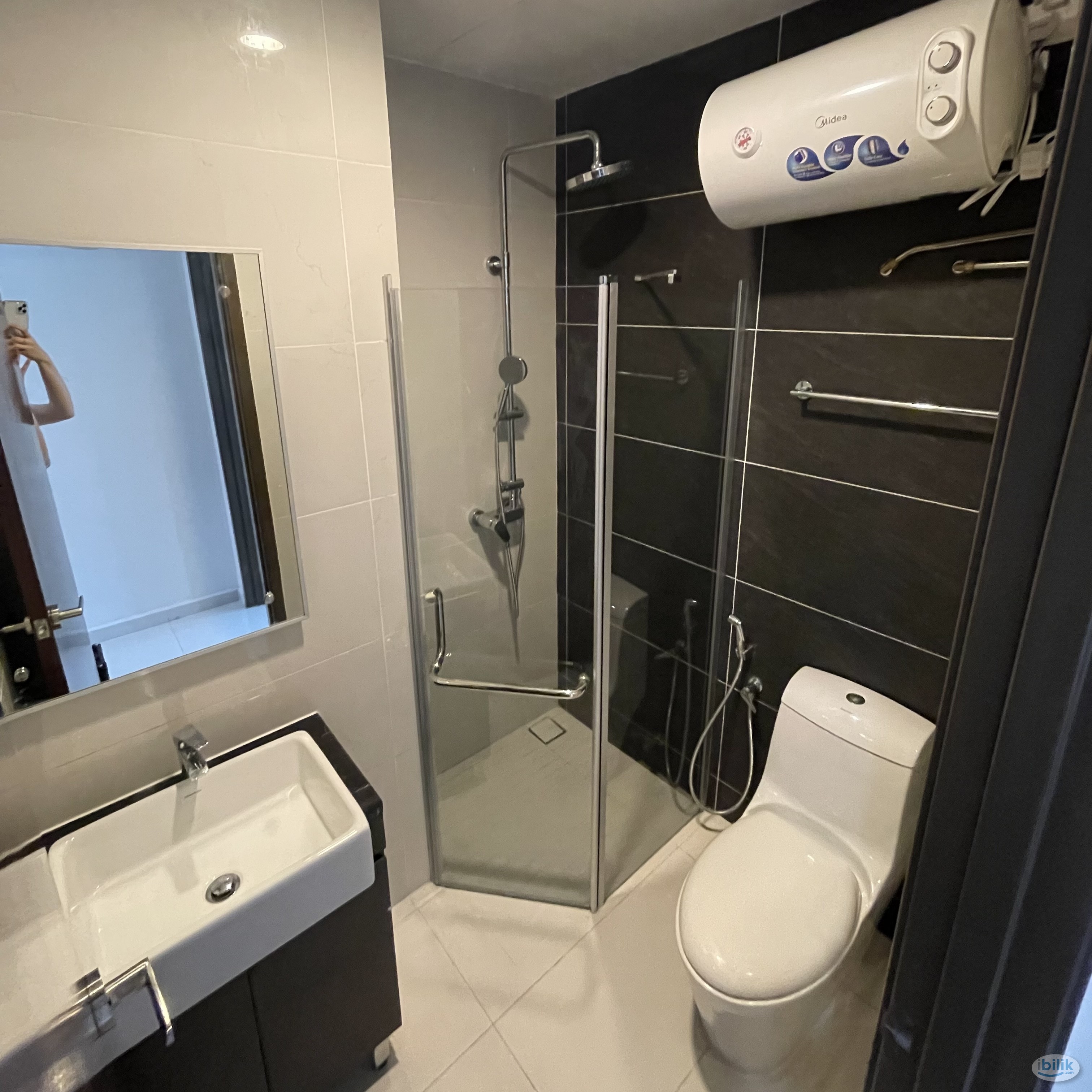 Image 4 of Seaview BalconyRoom at Danga Bay, Johor Bahru - Room rental in 