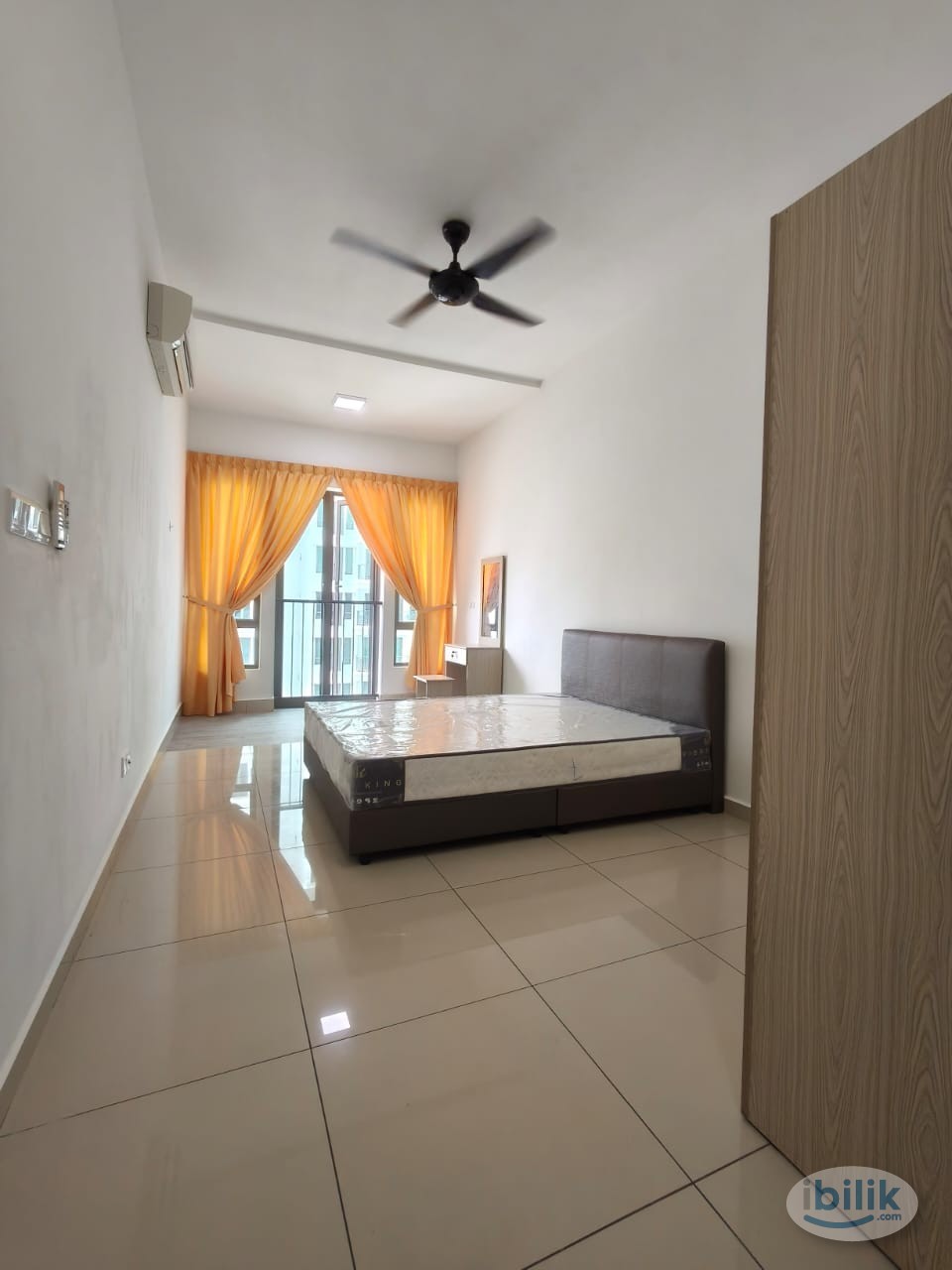 Image 1 of Large and Cozy Master Bedroom - Room rental in 