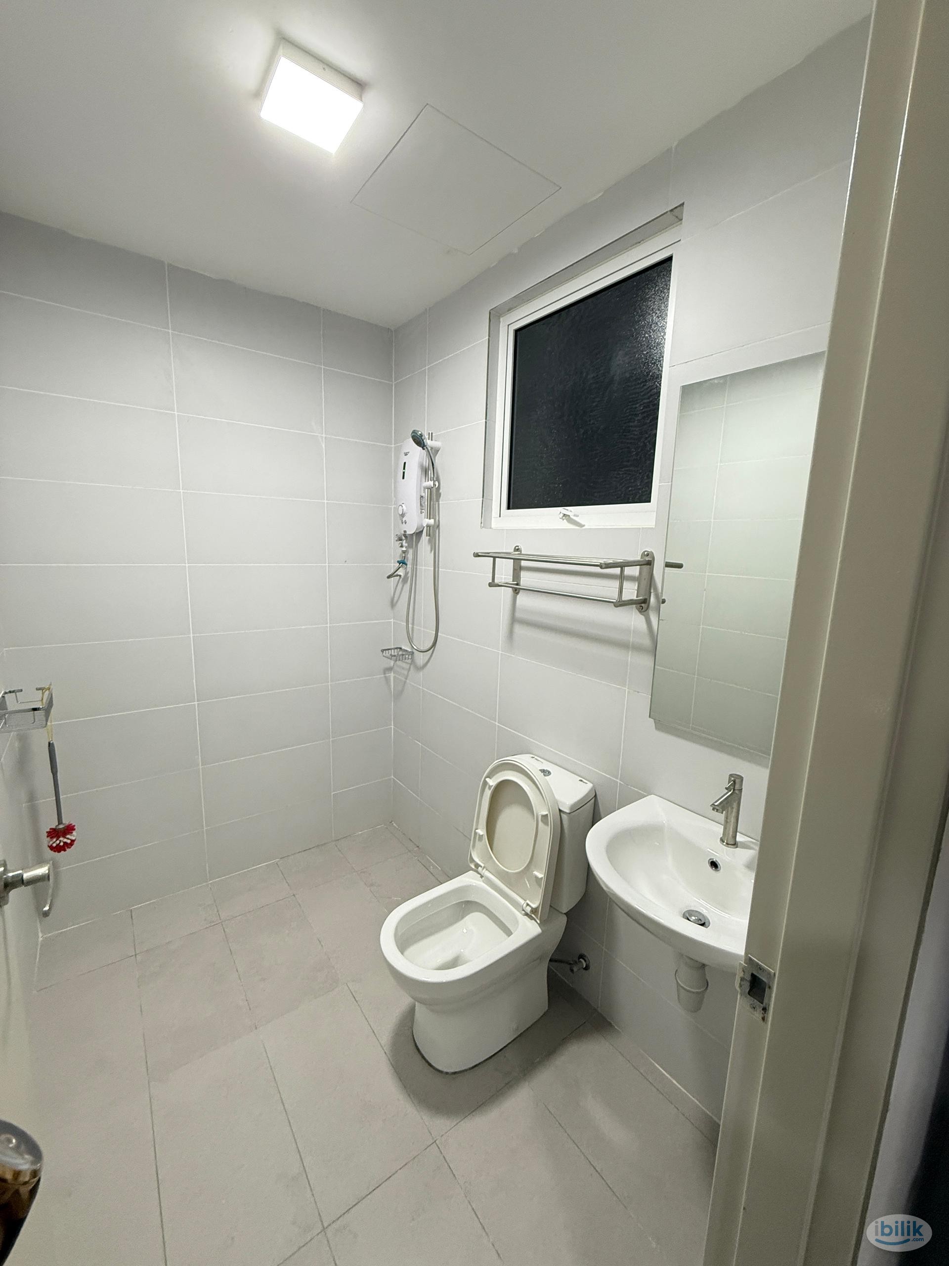 Image 4 of Nadayu801 Balcony room include wifi and utilities except aircond ready move in anytime - Room rental in 