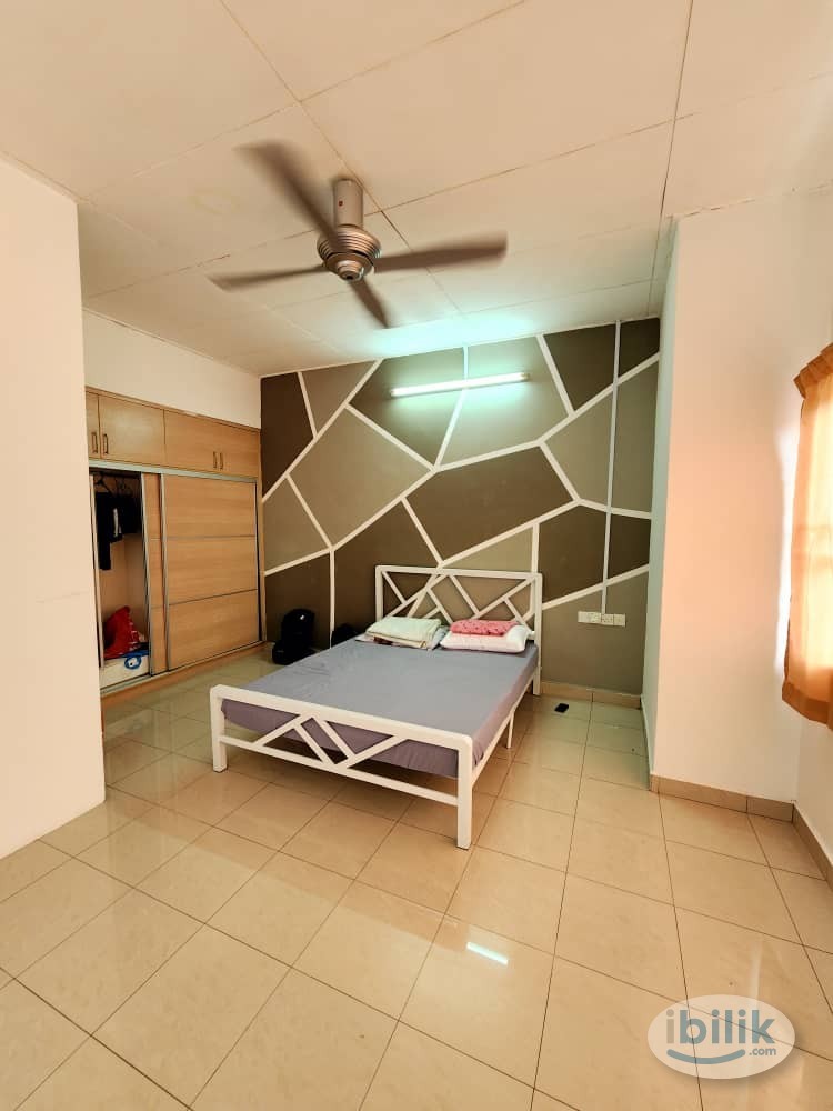 Image 1 of Near LRT Bandar Puteri Puchong 5 Min Drive Only😊🌟Low Deposit,Zero Deposit🔥🔥With Private Bathroom🛜Free Wifi,Aircond Include - Room rental in 