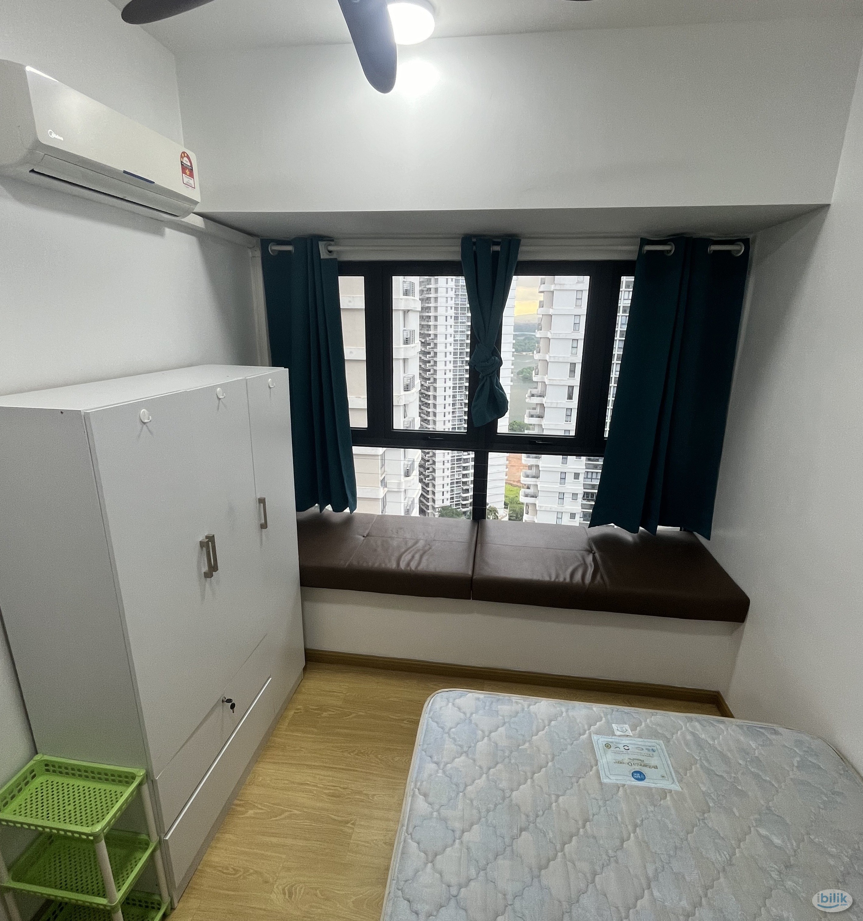 Image 1 of ❌ Agent Fees | 7km to CIQ with Direct Bus | Amberside | Middle Room | Walking distance to beach 🤩 - Room rental in 