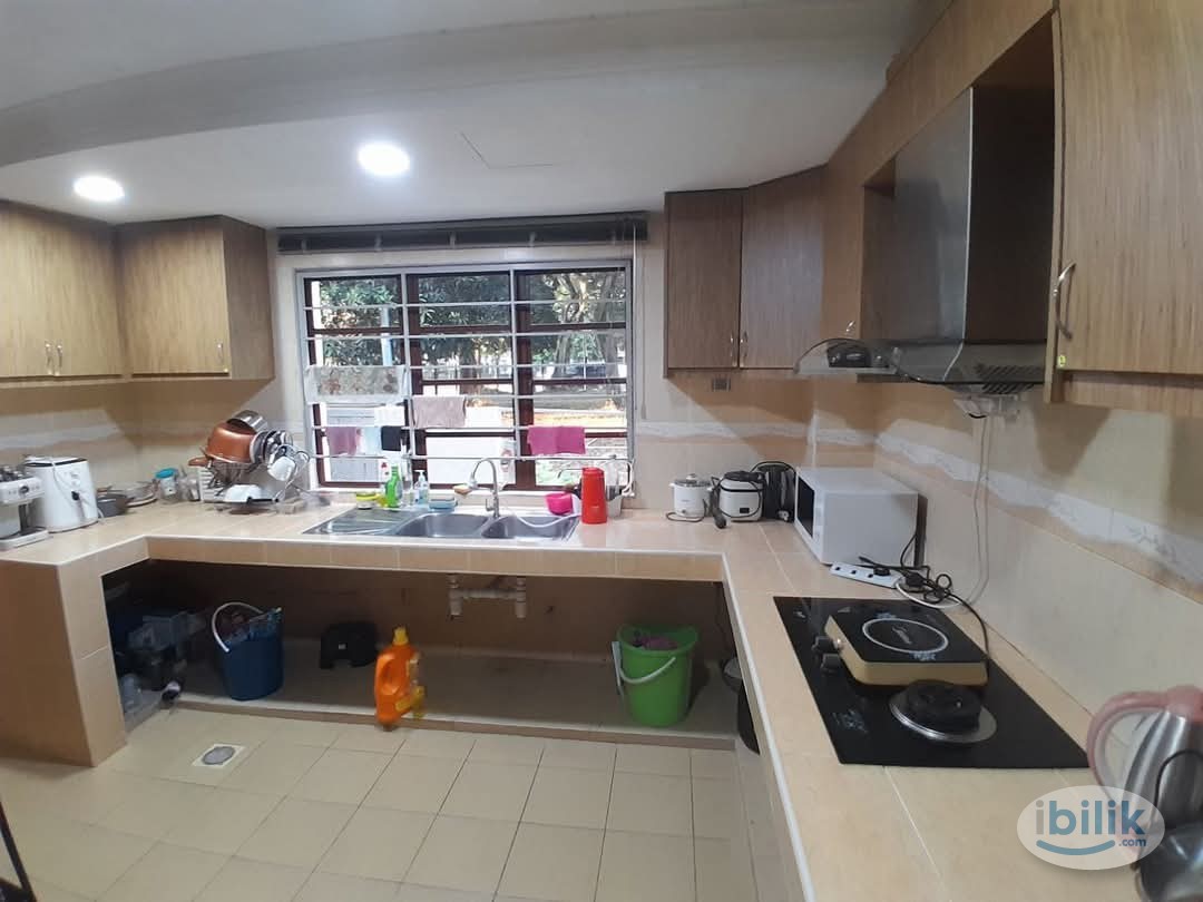 Image 2 of [Putra Height Landed House] August Vacant! Medium Room with Balcony Rent Near Giant, LRT - Room rental in 