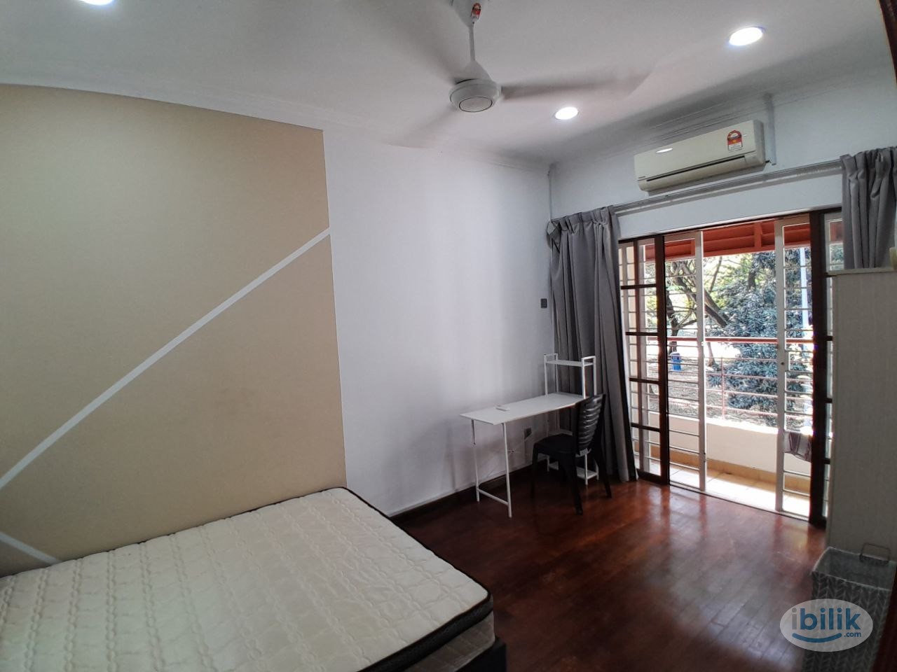 Image 5 of [Putra Height Landed House] August Vacant! Medium Room with Balcony Rent Near Giant, LRT - Room rental in 