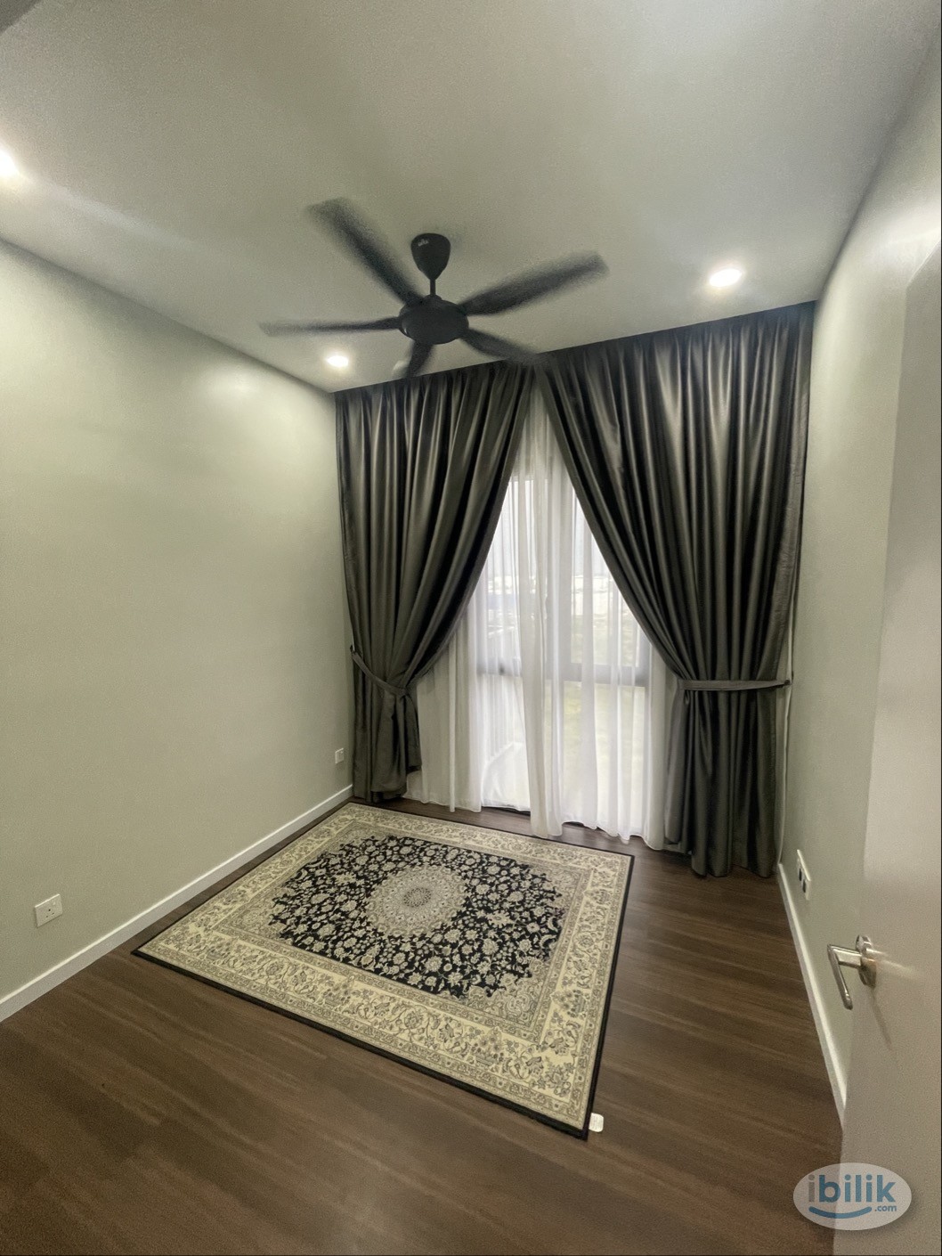 Image 1 of Middle Room at Vertu Resort, Simpang Ampat - Room rental in 