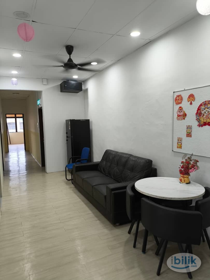 Image 2 of Middle Room at Taman Ungku Tun Aminah, Johor Bahru - Room rental in 