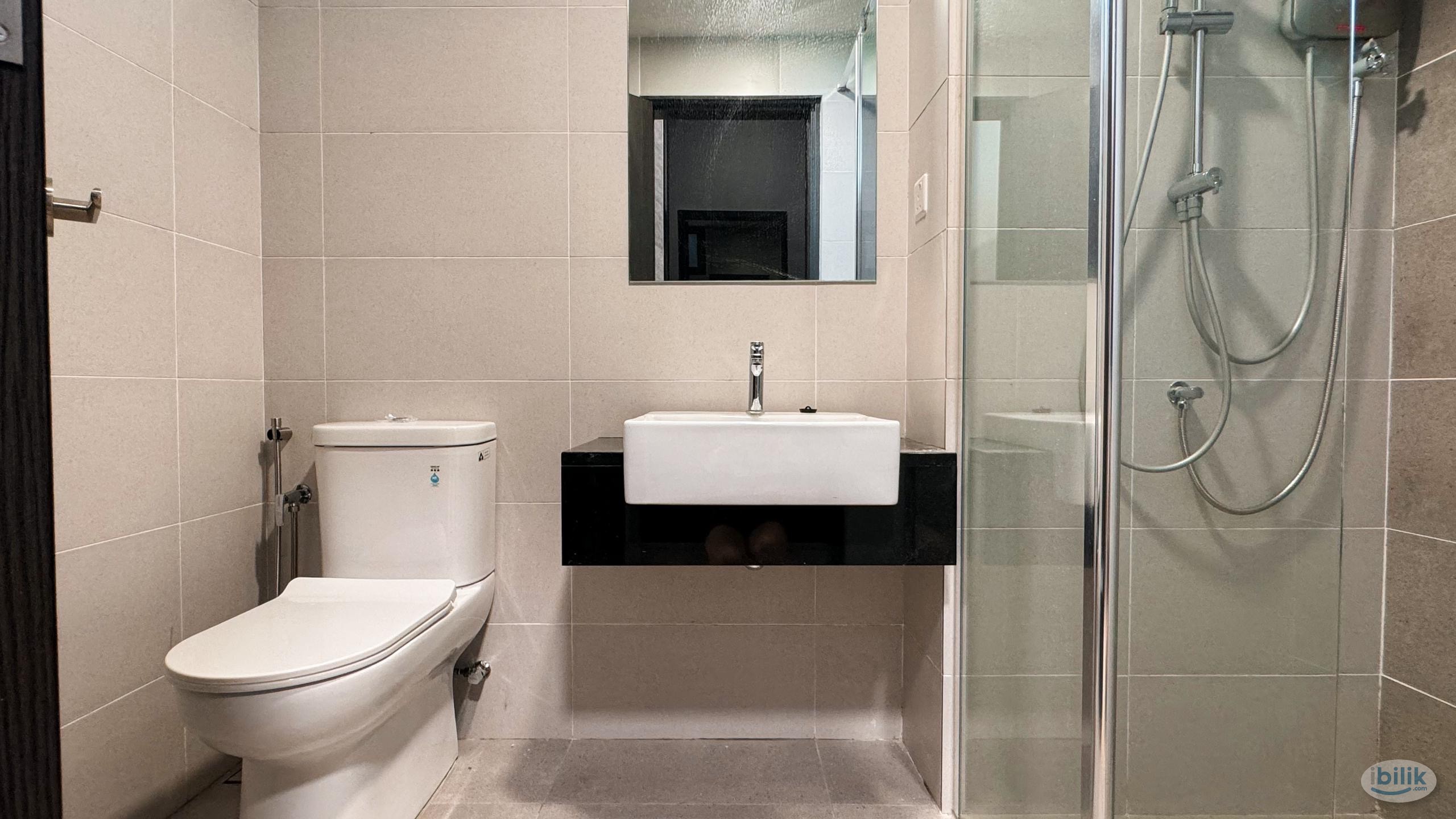 Image 4 of Anggun Residence Medium Room For Rent - Room rental in 