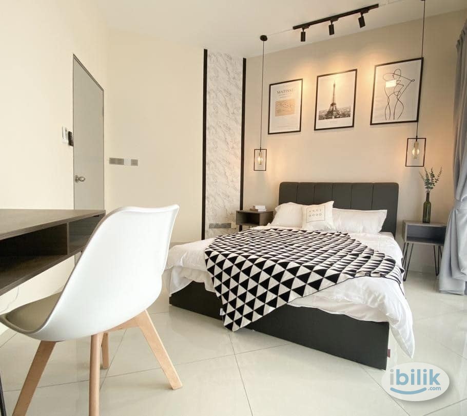 Image 1 of Middle Room with Balcony Sentul Point Suite Apartments Sentul Free Utilities Free Cleaning Free wifi KLCC Solaris Mont Kiara KLCC - Room rental in 