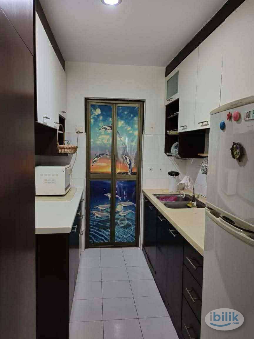 Image 1 of Plaza Ivory Middle Room - Room rental in 