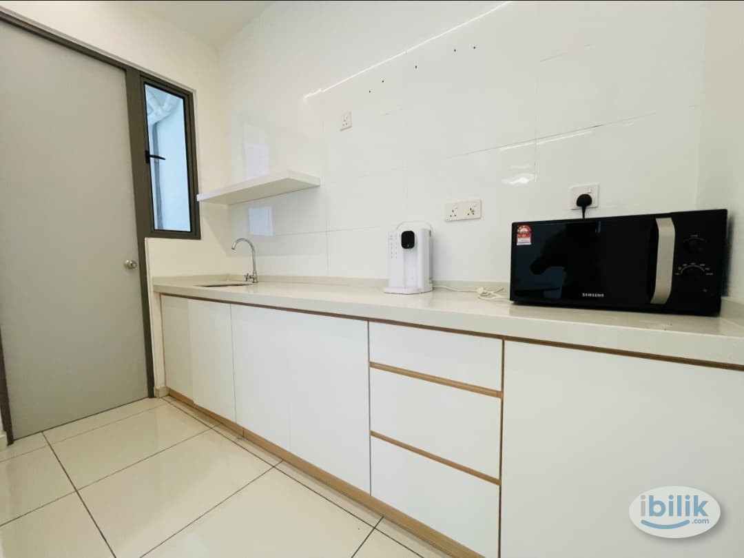 Image 4 of Master Room w Balcony & Private Bathroom, The Platz Setaak - Room rental in 