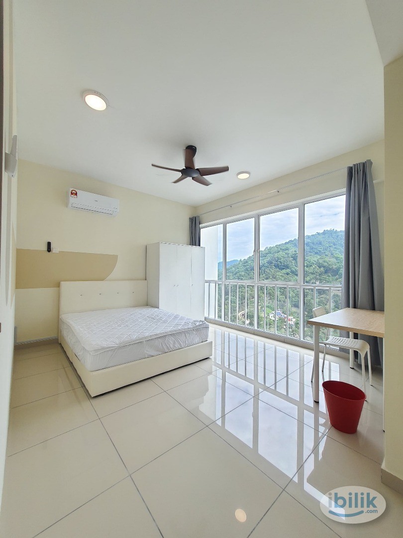 Image 1 of Middle Room at Teluk Kumbar, Penang - Room rental in 
