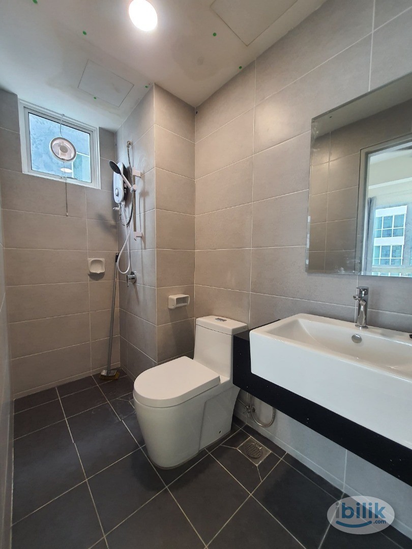 Image 3 of Middle Room at Teluk Kumbar, Penang - Room rental in 