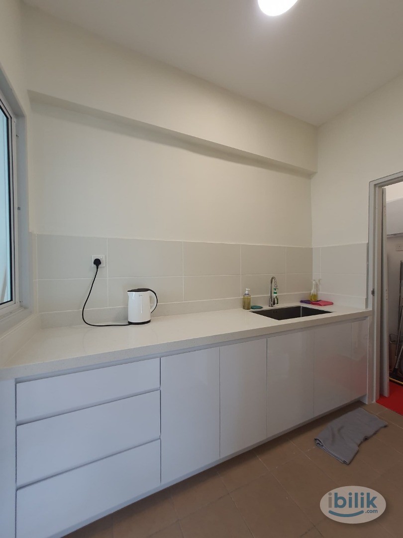Image 5 of Middle Room at Teluk Kumbar, Penang - Room rental in 