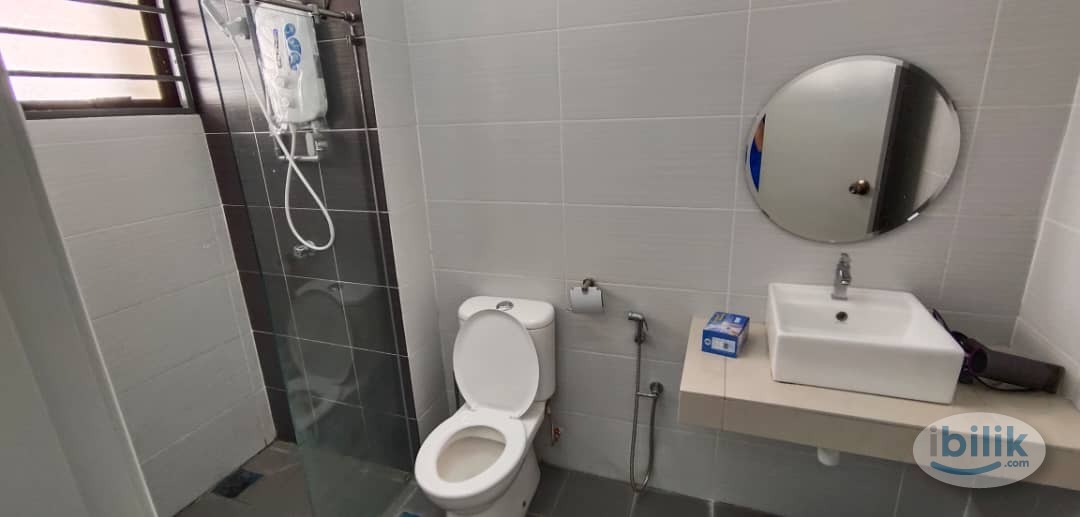 Image 3 of Master Room with Private Toilet and Balcony for Rent at Kayu Ara, PJ - Room rental in 