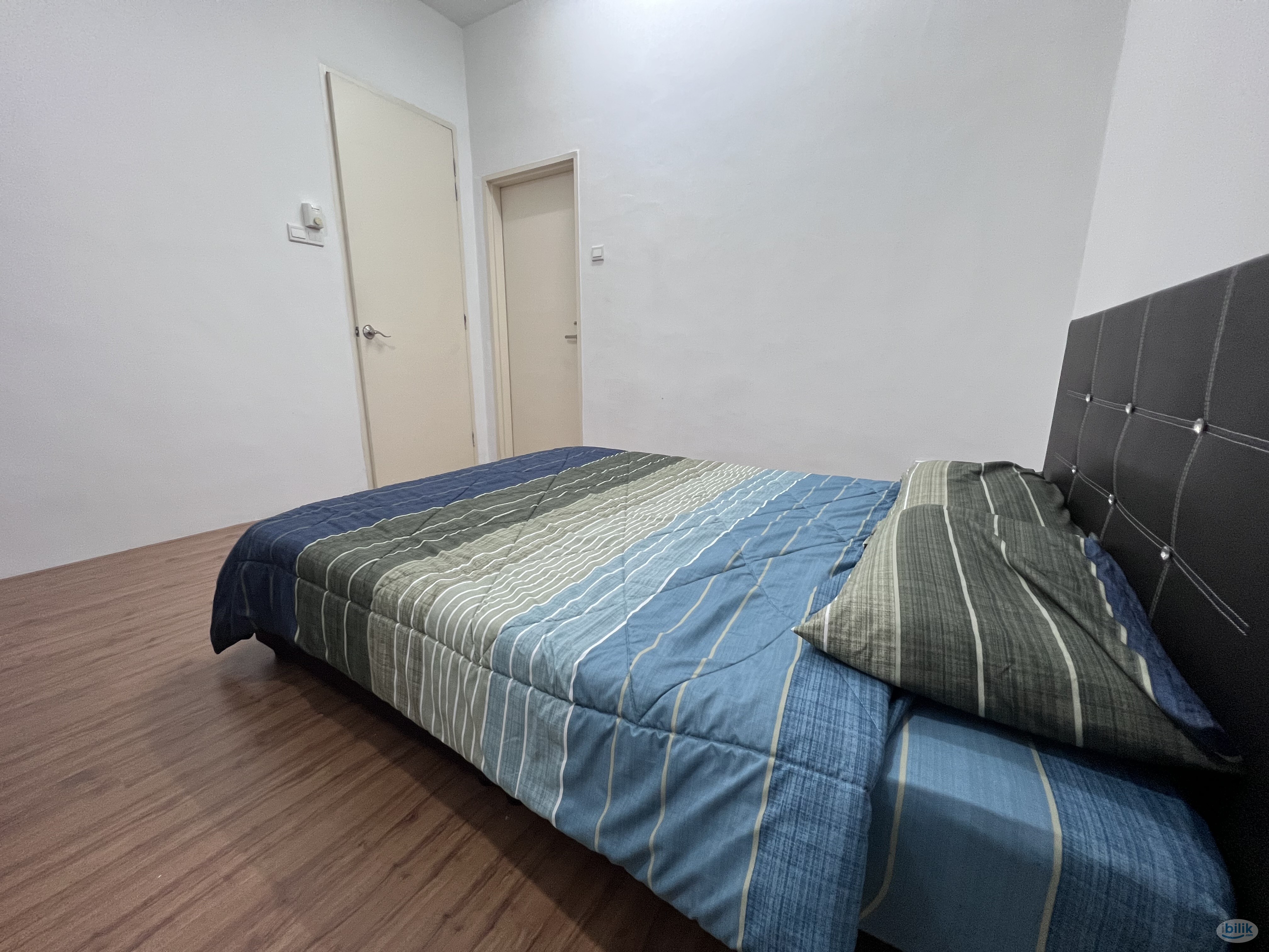 Image 1 of Middle Room at Arte, Kuchai Lama - Room rental in 