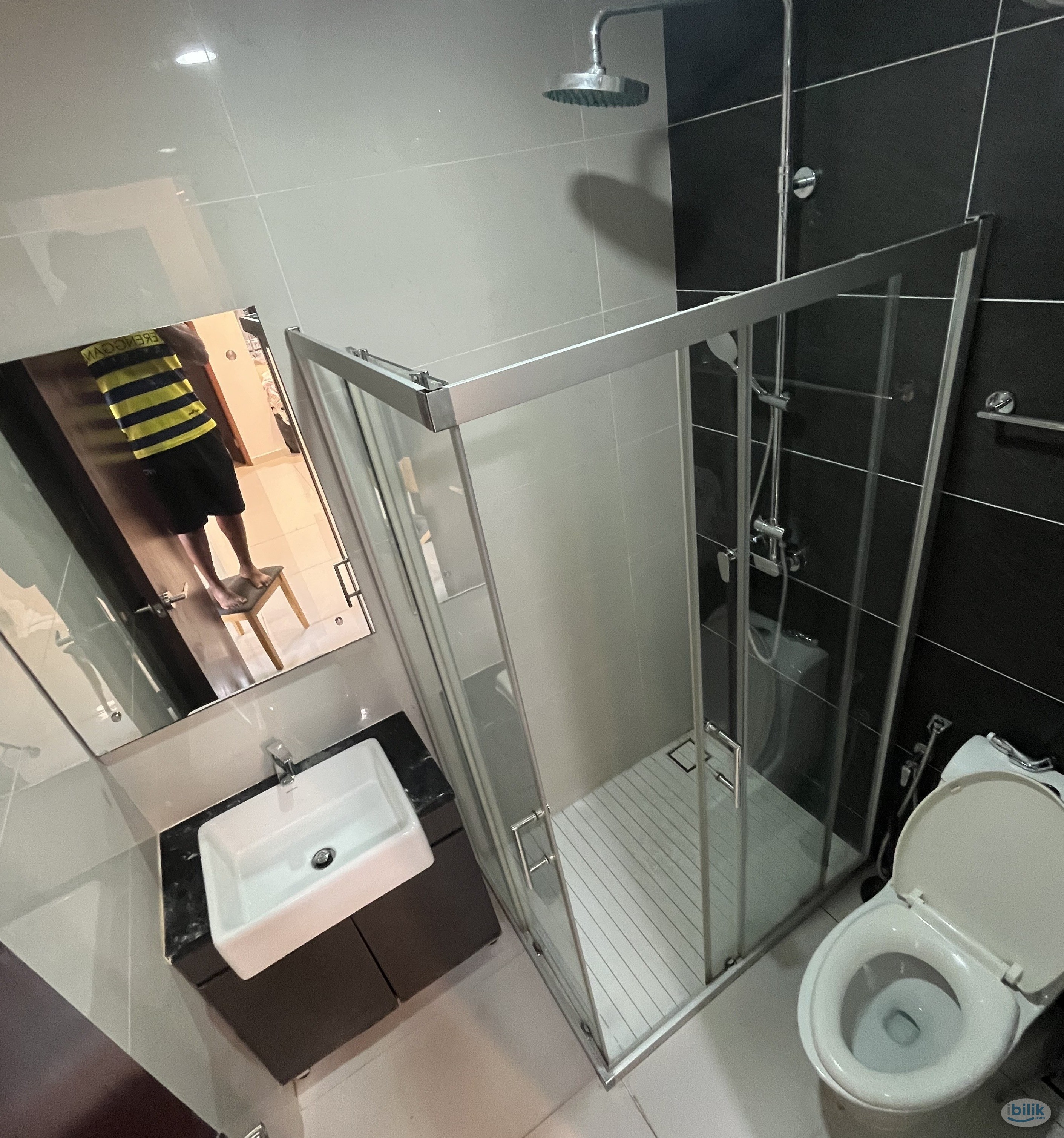 Image 5 of ❌ Agent Fees | 7km to CIQ with Direct Bus | Amberside | Balcony Room | Walking distance to beach 🤩 - Room rental in 