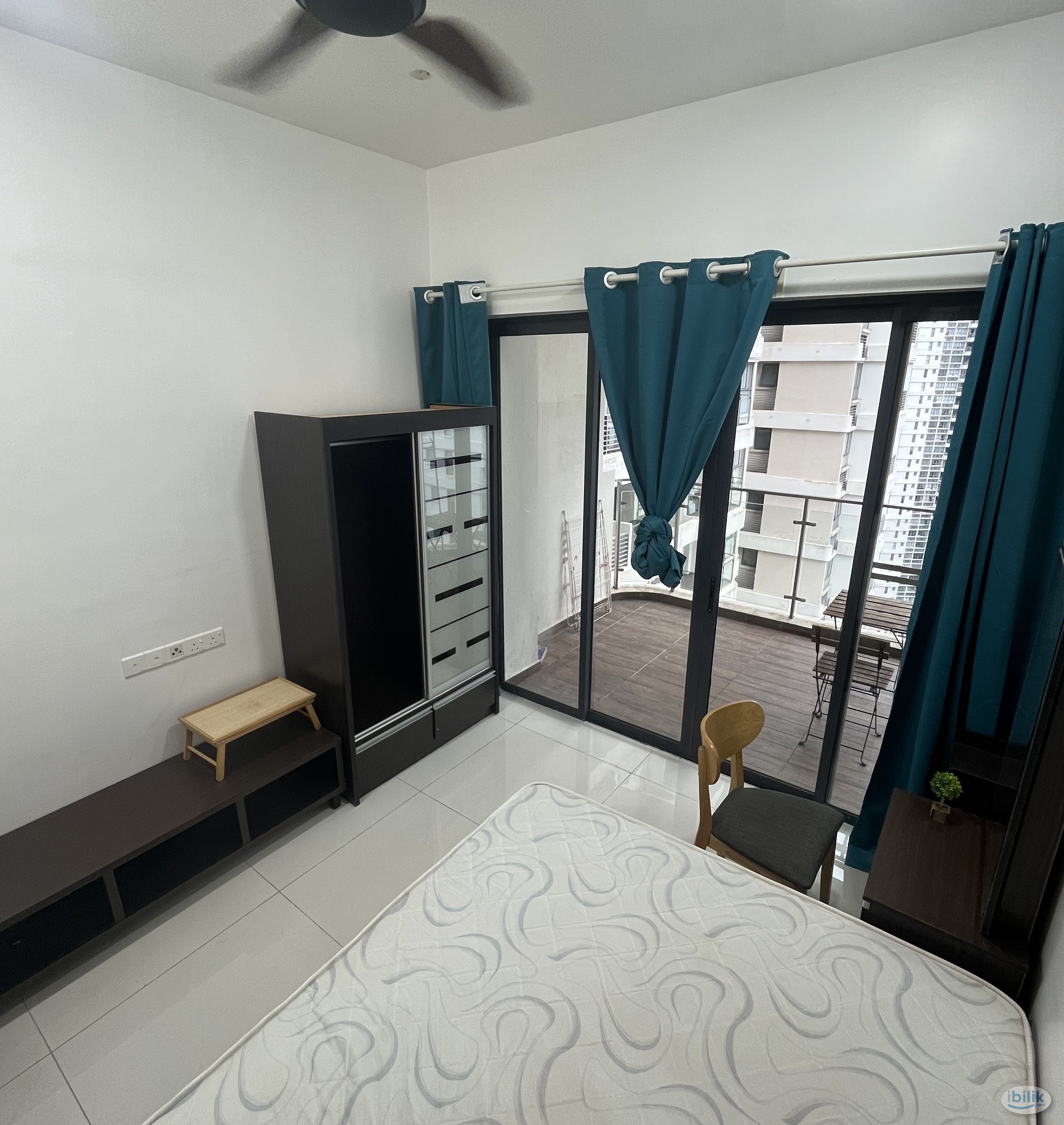Image 1 of ❌ Agent Fees | 7km to CIQ with Direct Bus | Amberside | Balcony Room | Walking distance to beach 🤩 - Room rental in 