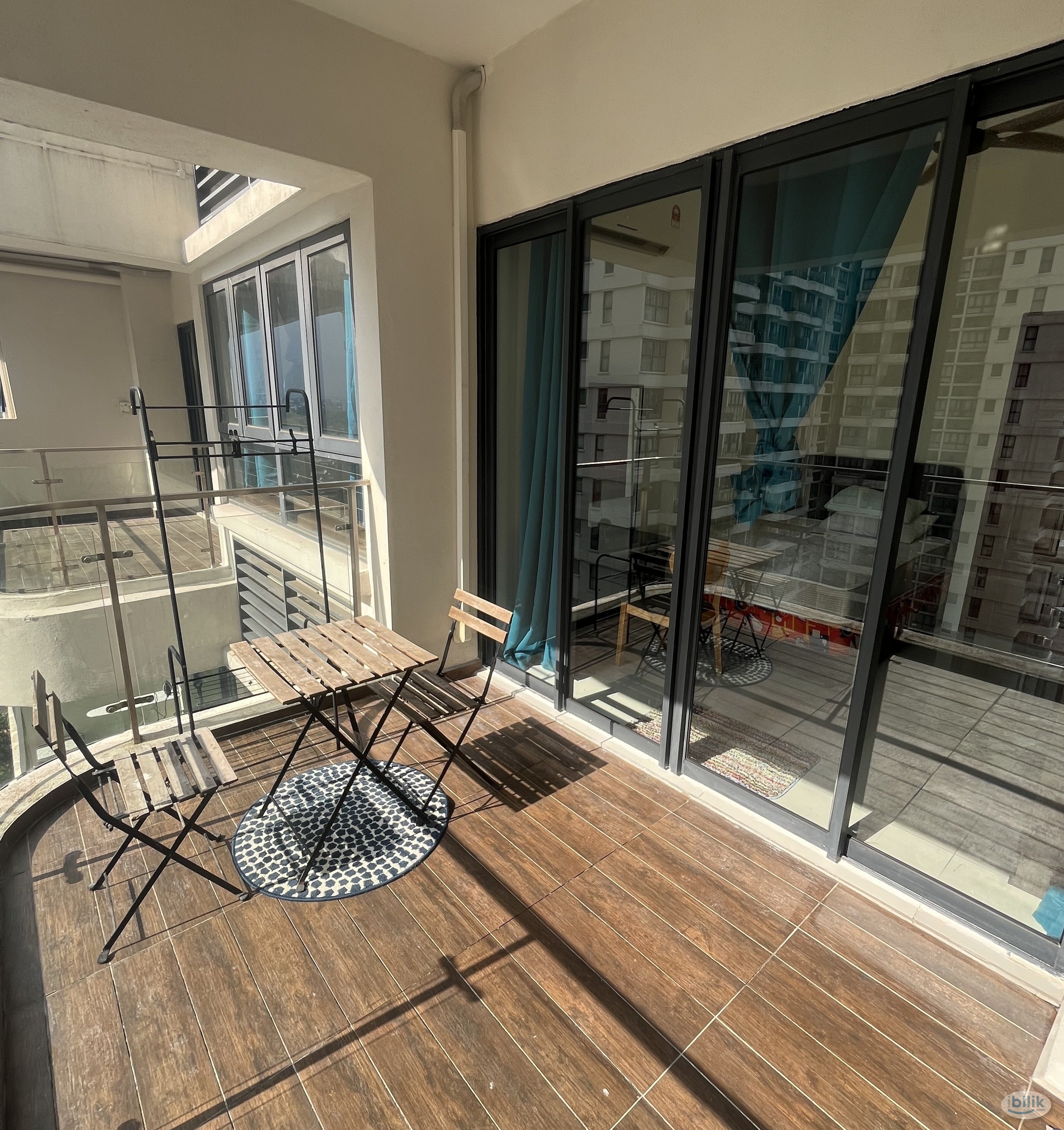 Image 3 of ❌ Agent Fees | 7km to CIQ with Direct Bus | Amberside | Balcony Room | Walking distance to beach 🤩 - Room rental in 