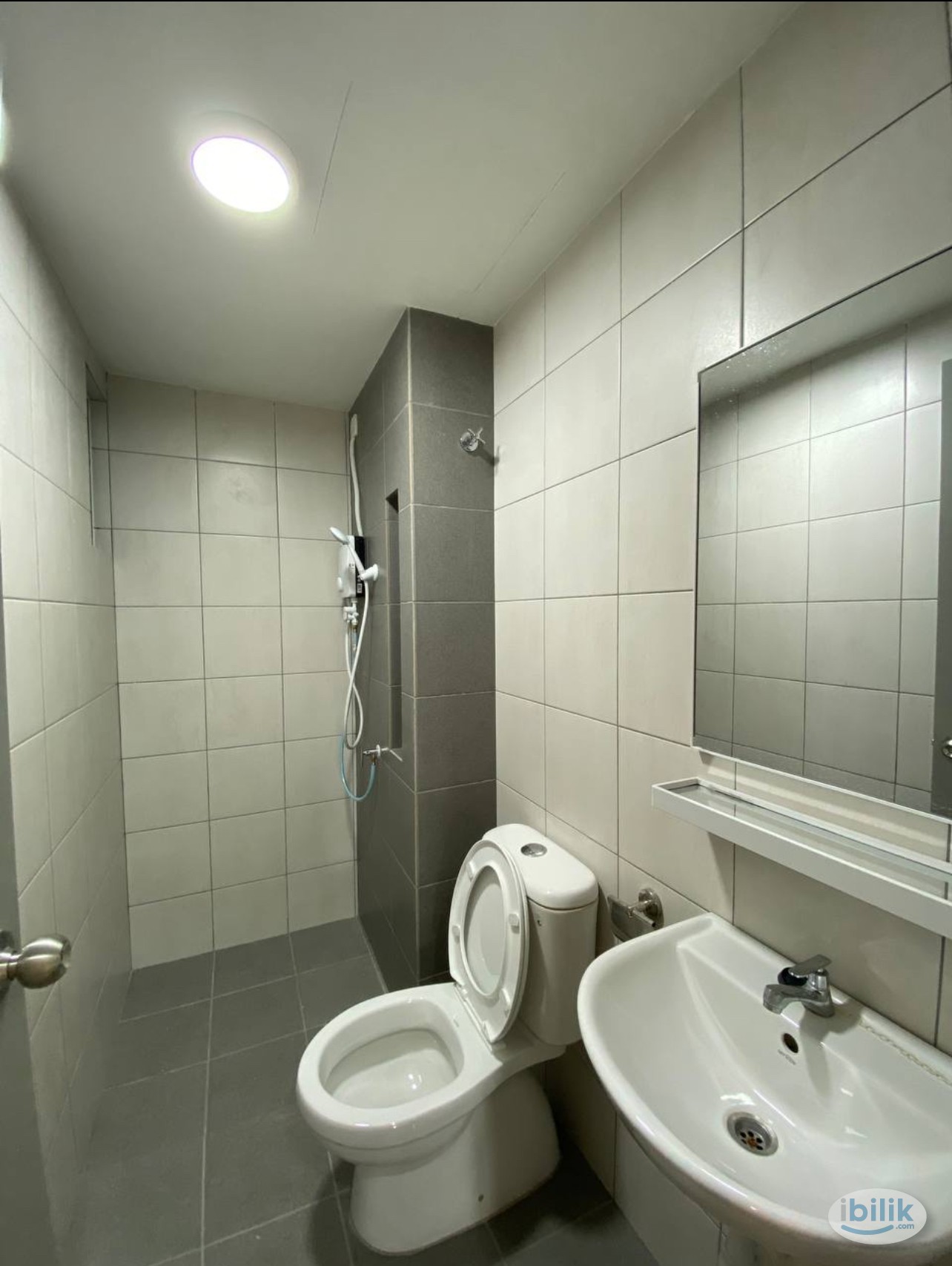 Image 4 of Middle room - Room rental in 