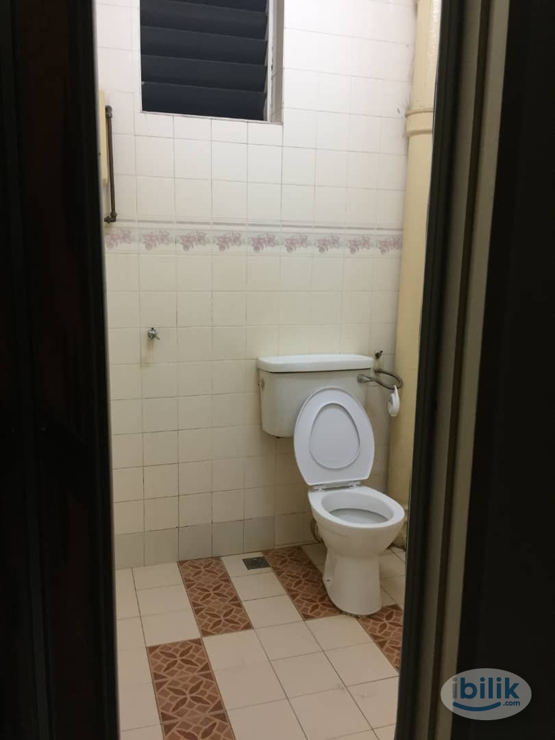 Image 3 of Middle Room at Pearlvue Heights, Tanjung Tokong - Room rental in 