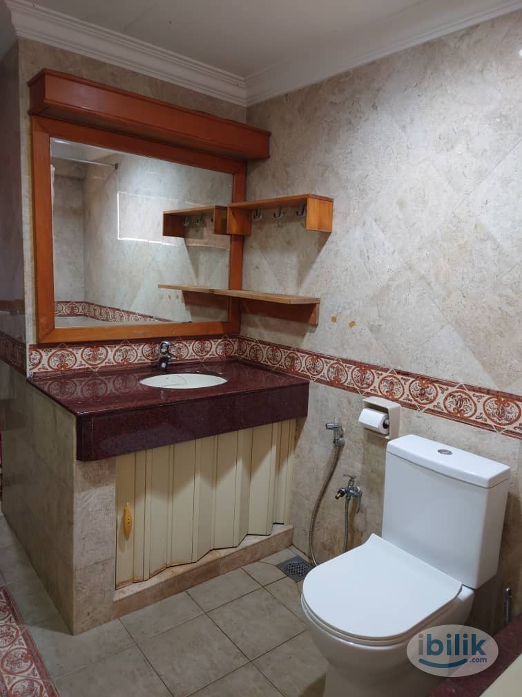 Image 2 of SS12 - Master Bedroom For Rent at Palm Spring Villa - Fully Furnished [Female only] - Room rental in 
