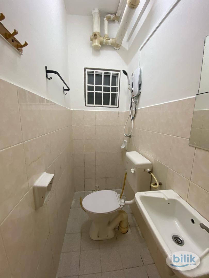 Image 4 of Pandan Court , Hospital Ampang. Fully furnish . - Room rental in 