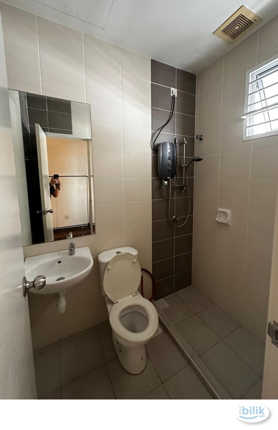 Image 2 of Middle Room at Damai Residences, Kota Kemuning - Room rental in 