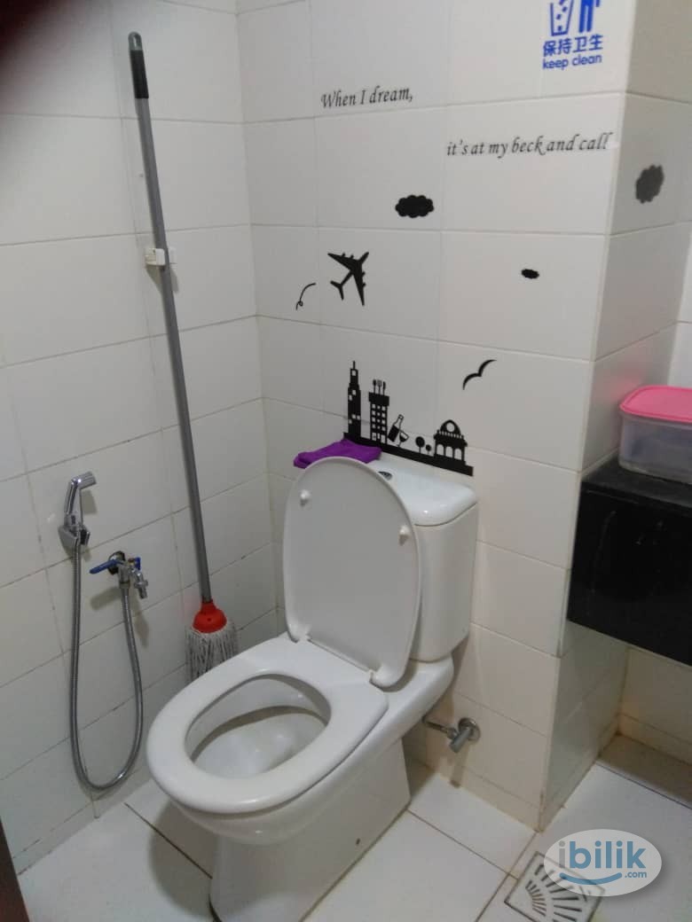 Image 2 of Nice Big Room at Two Bedroom Hse at Trefoil for Rent, Setia Alam (Direct owner) - Room rental in 