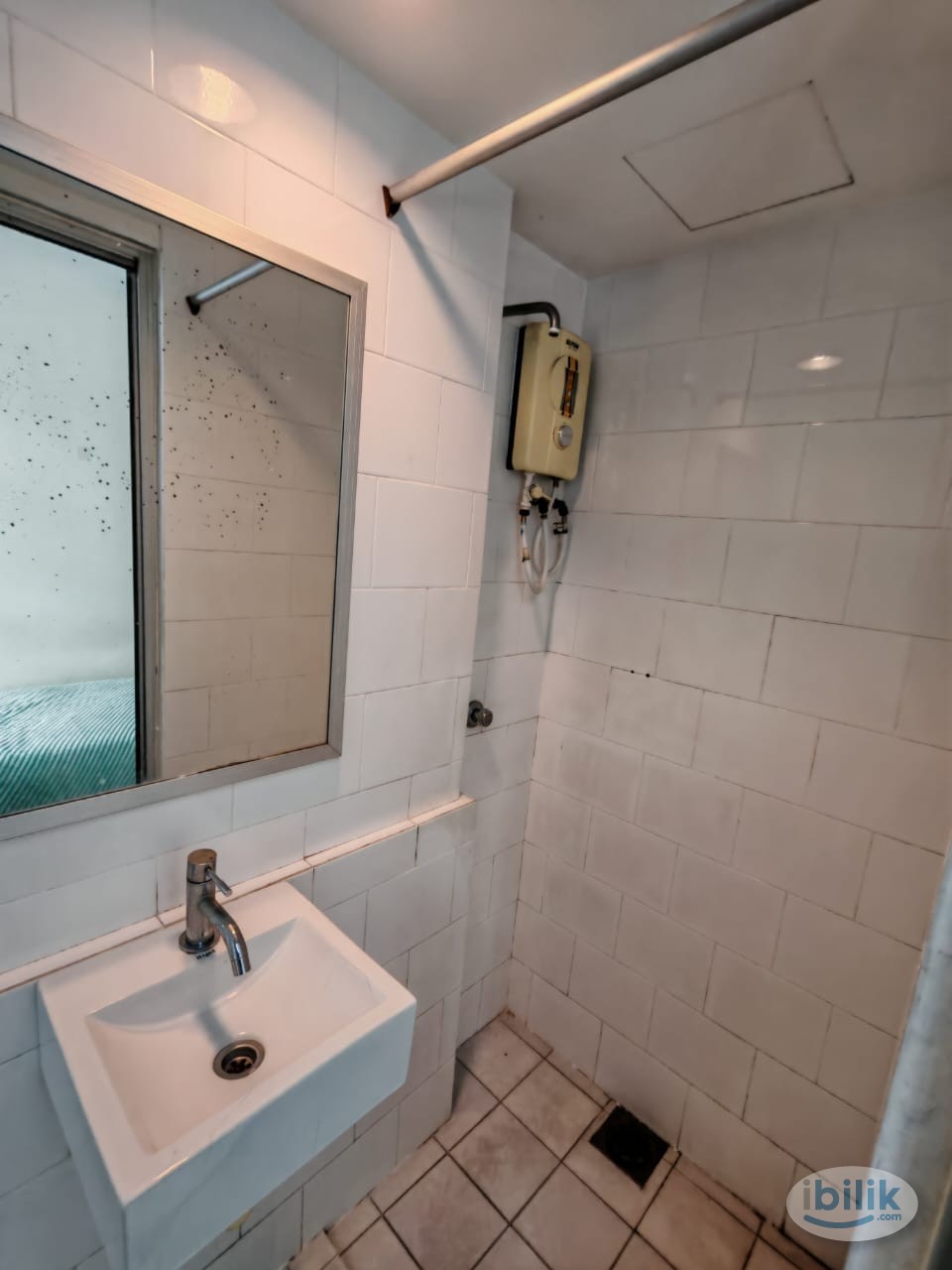 Image 2 of Middle Room at Chan Sow Lin, Sungai Besi - Room rental in 