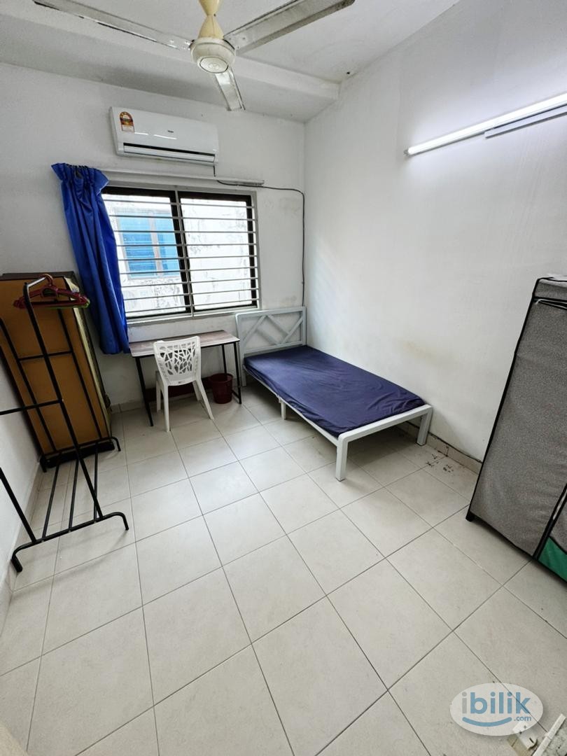 Image 2 of Fully Furnished Middle Room with Free Aircond🔥🛜Near Setia City Mall,Acces To Bukit Raja🌟Zero Deposit&Move In Fees🔥 - Room rental in 
