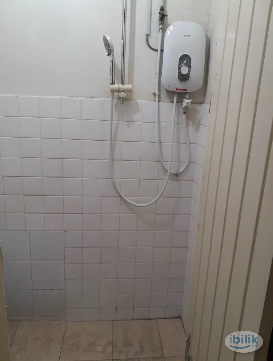 Image 2 of Middle Room at Section 14, Petaling Jaya - Room rental in 