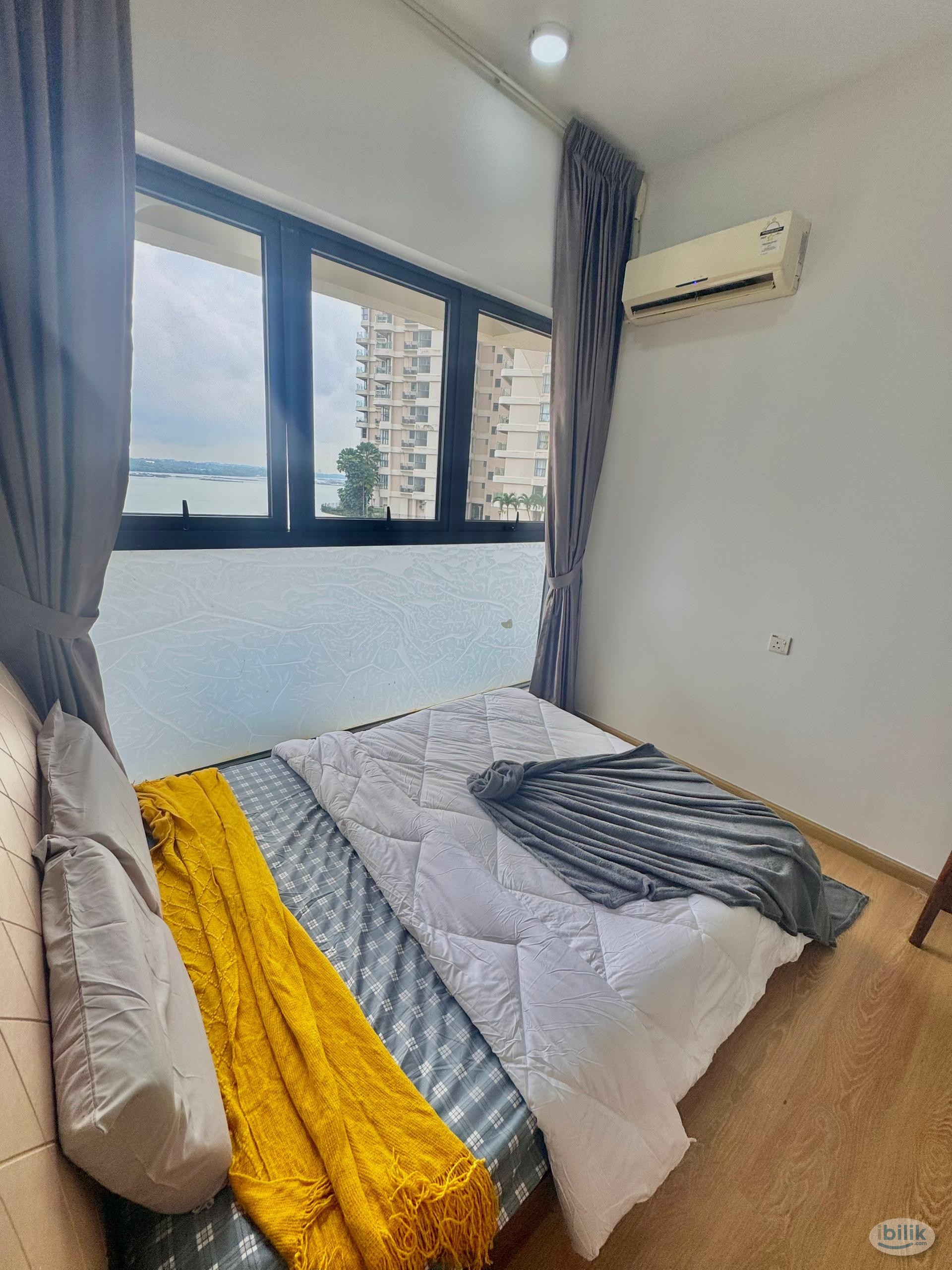 Image 3 of Middle Room at Country Garden, Danga Bay - Room rental in 