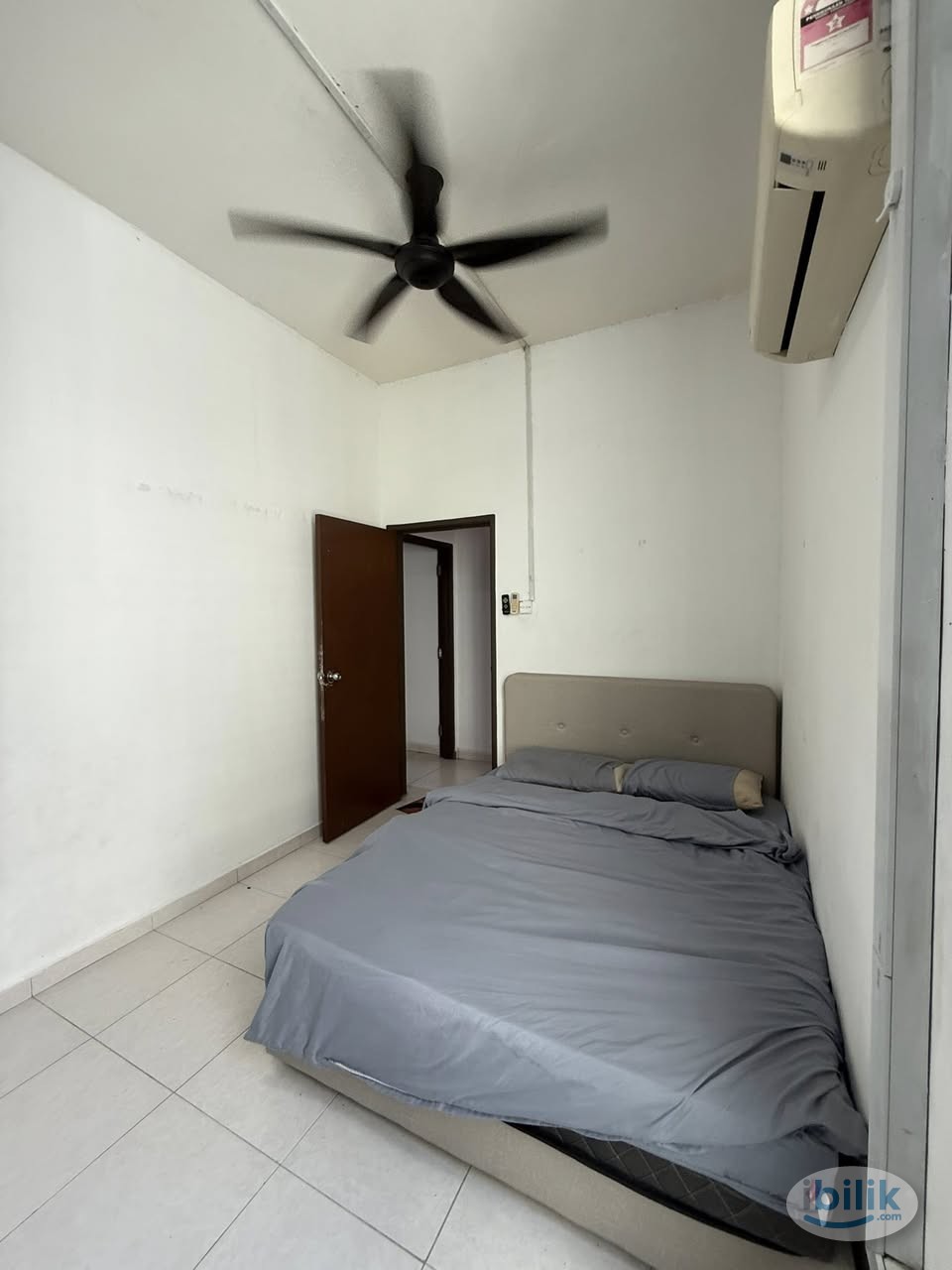 Image 3 of Suriamas suite / Larkin / room for rent / fully furnish / have bus to CIQ-LARKIN - Room rental in 