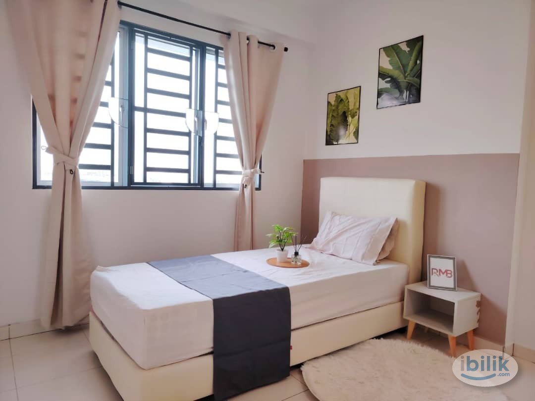 Image 1 of Middle Room at Batu Kawan, Seberang Perai - Room rental in 