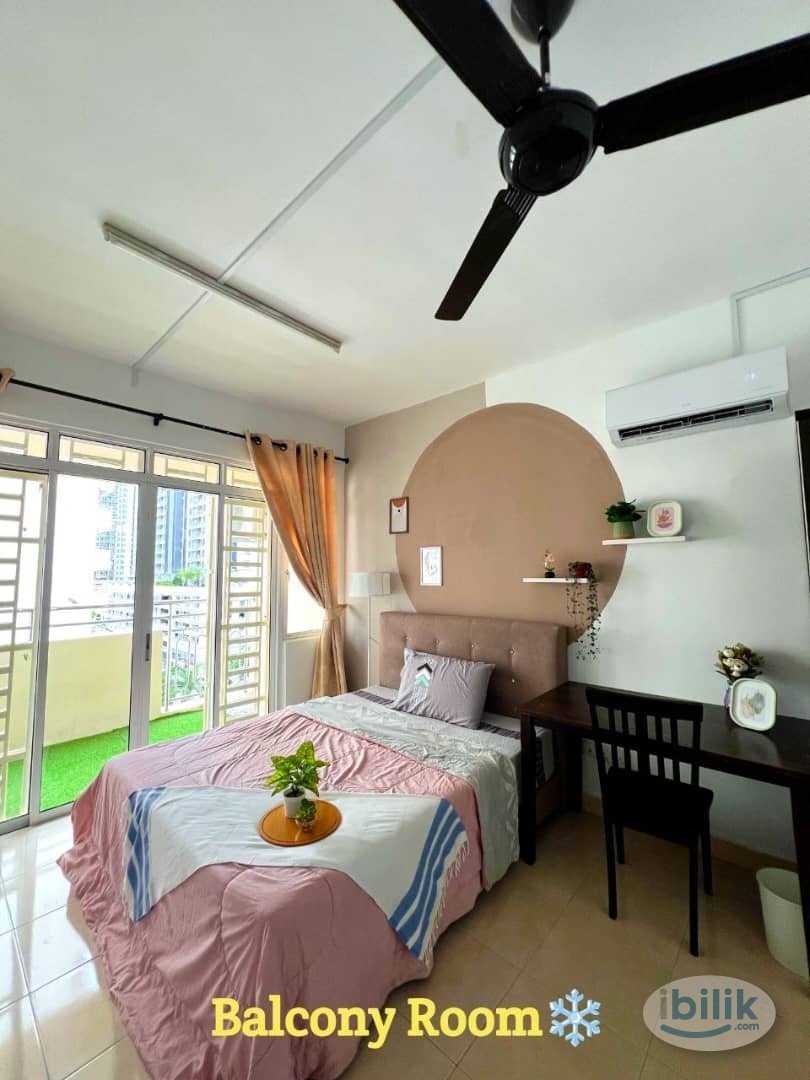 Image 1 of Master Room at D'Piazza Condominium, Bayan Baru - Room rental in 