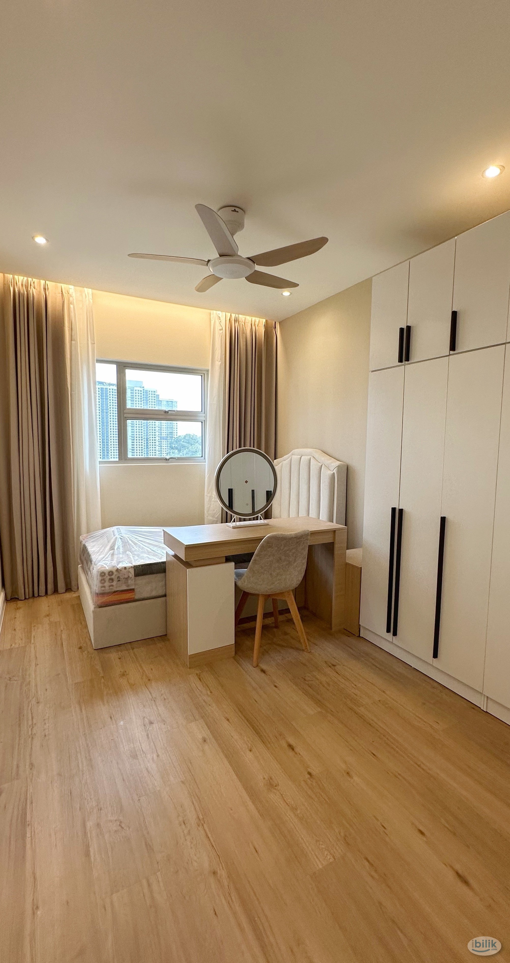 Image 1 of Master Room at Kiara Kasih, Mont Kiara/Segambut, 1+1 Depo only - Room rental in 