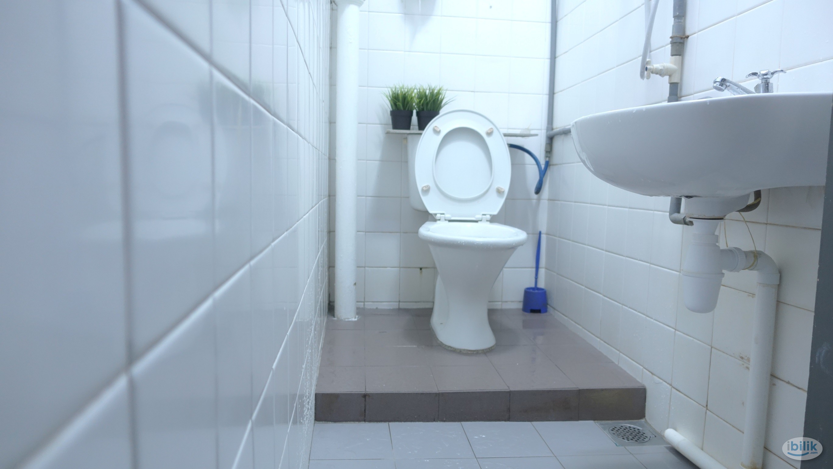 Image 5 of Female AC room @ Section 14 opposite Three Two Square - Room rental in 