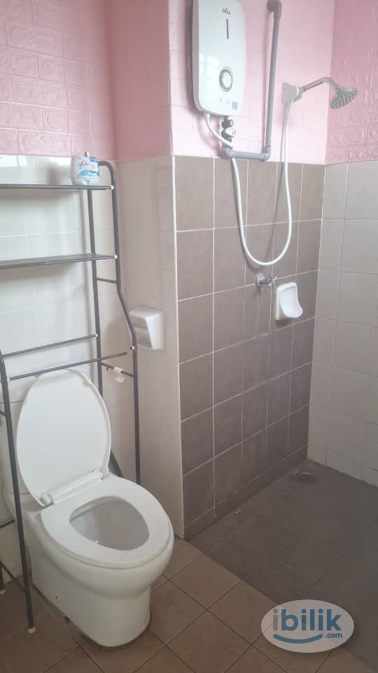 Image 2 of Middle Room at Taman Raintree, Batu Caves - Room rental in 